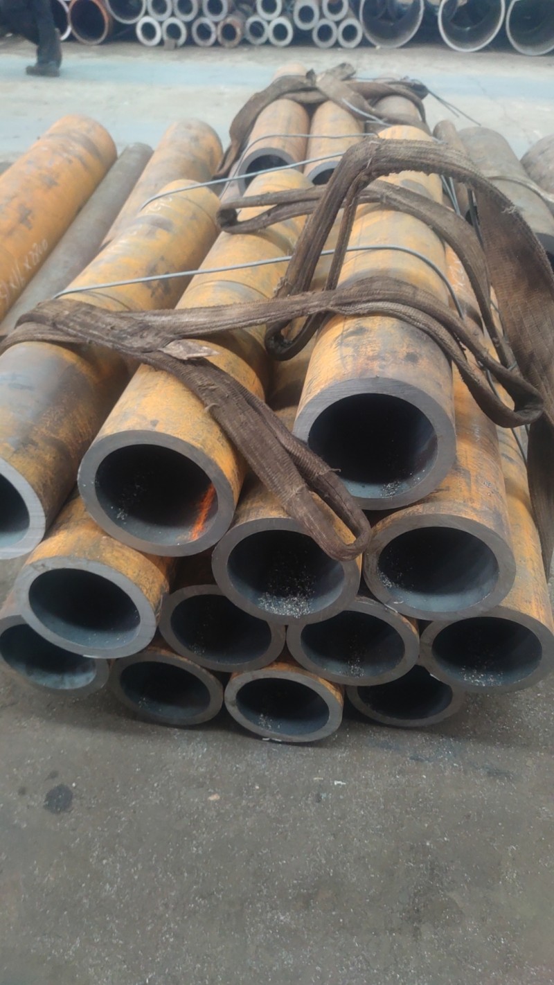 梅里斯达斡尔族梅里斯达斡尔族梅里斯达斡尔族15CrMoG无缝钢管切割